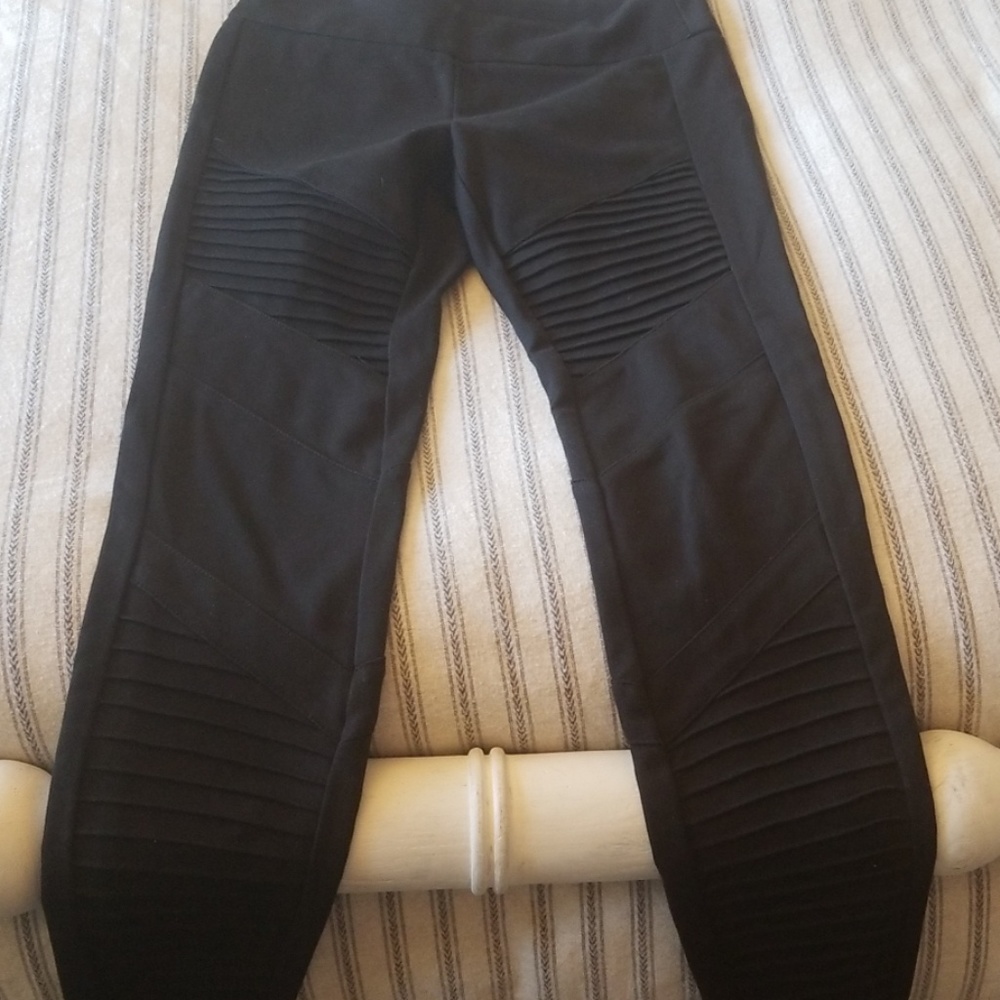 Adrienne Vittadini motto leggings